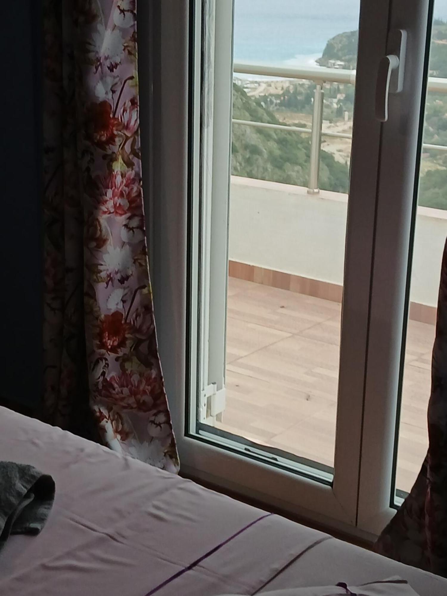 Tolis Rooms Himarë Exterior foto